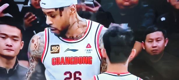 爱游戏体育地址-辽宁队在CBA季后赛中打出失误，被誉为弹幕炸裂