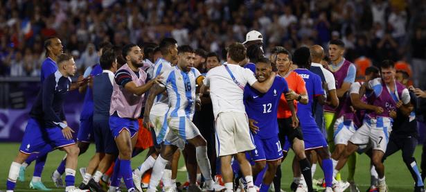 爱游戏官方登录入口-包含法国负于波兰，小组赛形势陷入僵局的词条