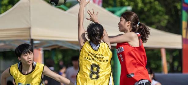 爱游戏体育平台-竞技篮球赛事：胜负悬念引人注目