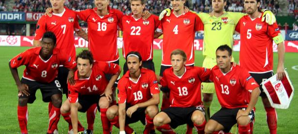 爱游戏官网-波兰队豪取胜利，锁定欧洲杯资格