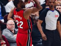 爱游戏网页版入口-NBA常规赛揭幕，球迷欢呼狂热(nba常规赛揭幕,球迷欢呼狂热是哪一场)