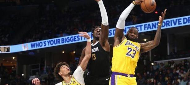 爱游戏官网网页版入口-关于湖人大胜雄鹿，詹姆斯砍下三十分高效表现的信息