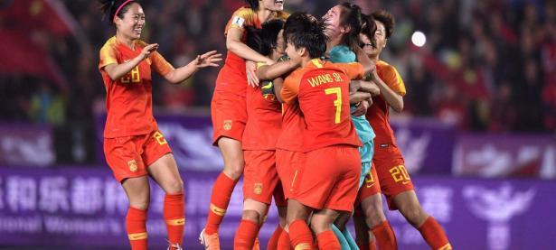 爱游戏中国官网-中国女足继续前进，展现实力与团队精神