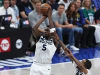 爱游戏体育下载-独行侠实现逆袭，西蒙斯关键时刻挺身而出的简单介绍