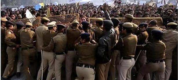 爱游戏登录入口-关于巴基斯坦队外援机动灵活，助力球队绝地反击的信息