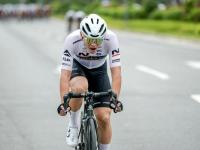 爱游戏亚洲官网-英国自行车选手速度惊人，登顶领奖台的简单介绍