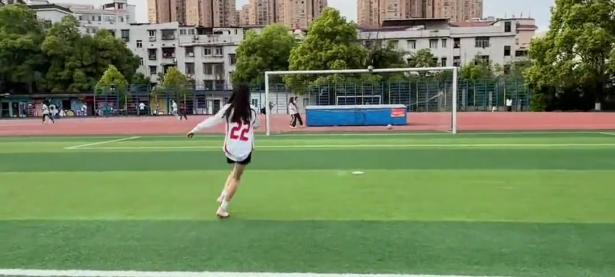 爱游戏在线-关于女足拼搏精神感染观众，现场掌声不断的信息