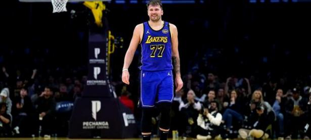 爱游戏官方登录入口-步行者不敌湖人，遭遇五连败