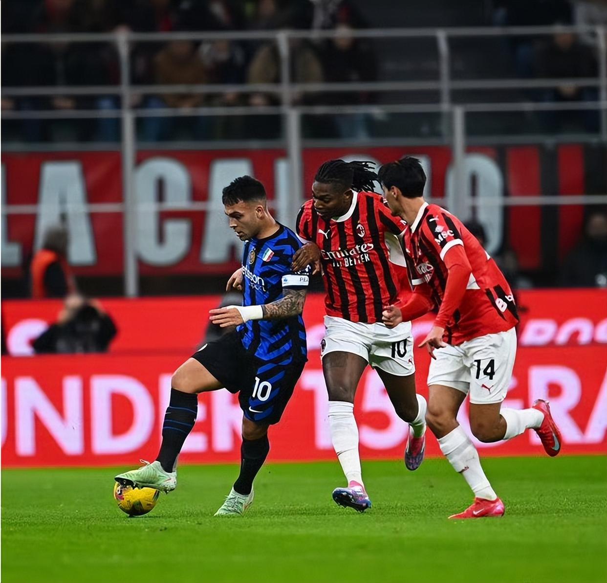 米兰主场迎战国米,争夺重要的三分(国米虽胜难掩致命弱点,米兰虽败尽显冠军气质) 米兰主场迎战国米,争夺重要的三分(国米虽胜难掩致命弱点,米兰虽败尽显冠军气质)