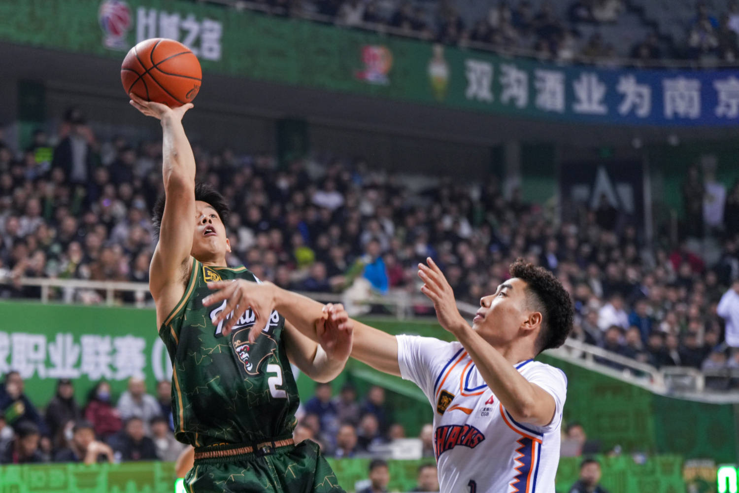 包含上海队在主场迎战辽宁男篮，寻求胜利机会的词条