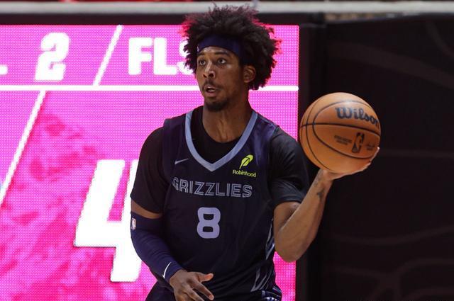 包含76人力克灰熊，客场豪取胜利的词条