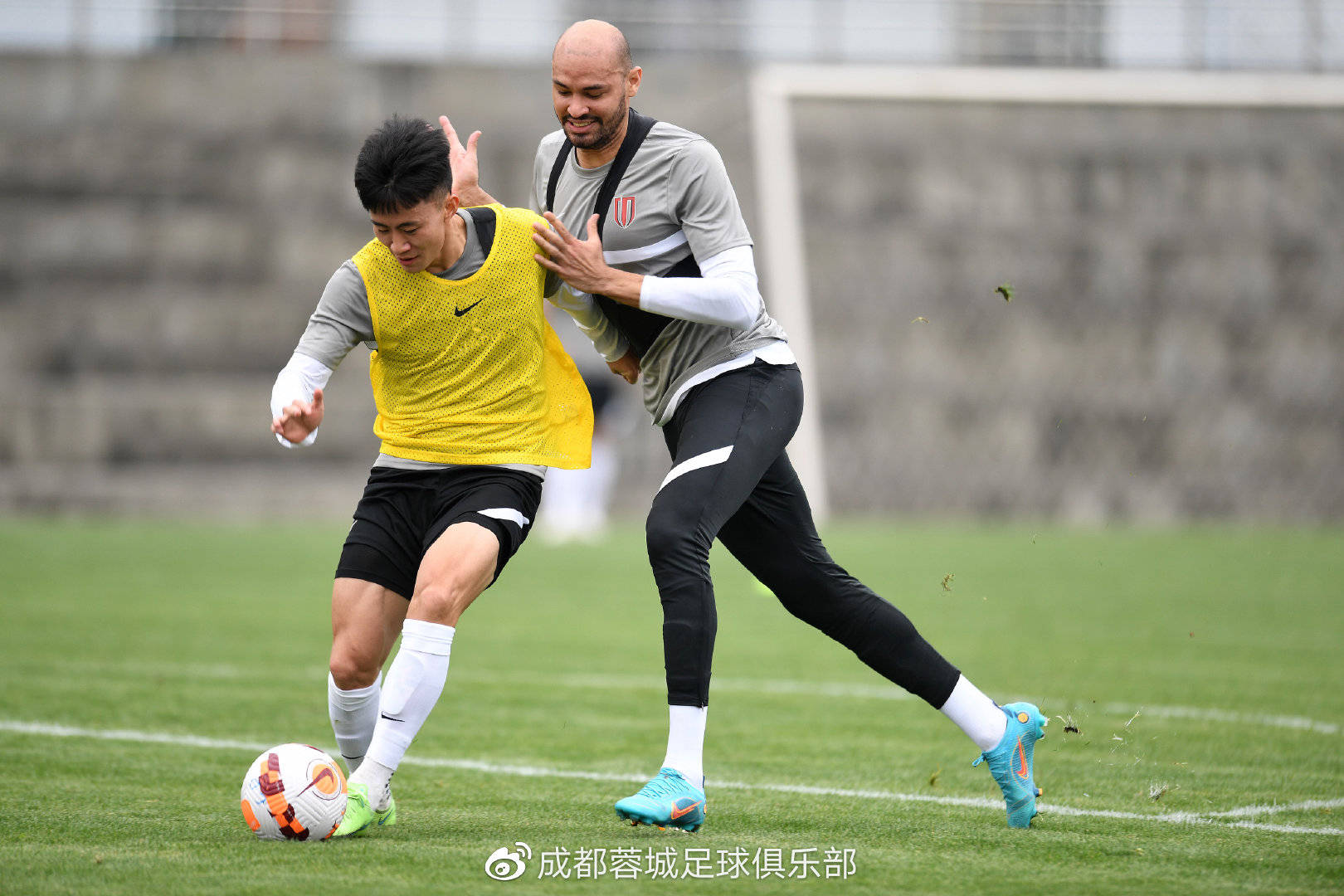 战术变化:教练们计划如何面对新挑战? 战术变化:教练们计划如何面对新挑战?