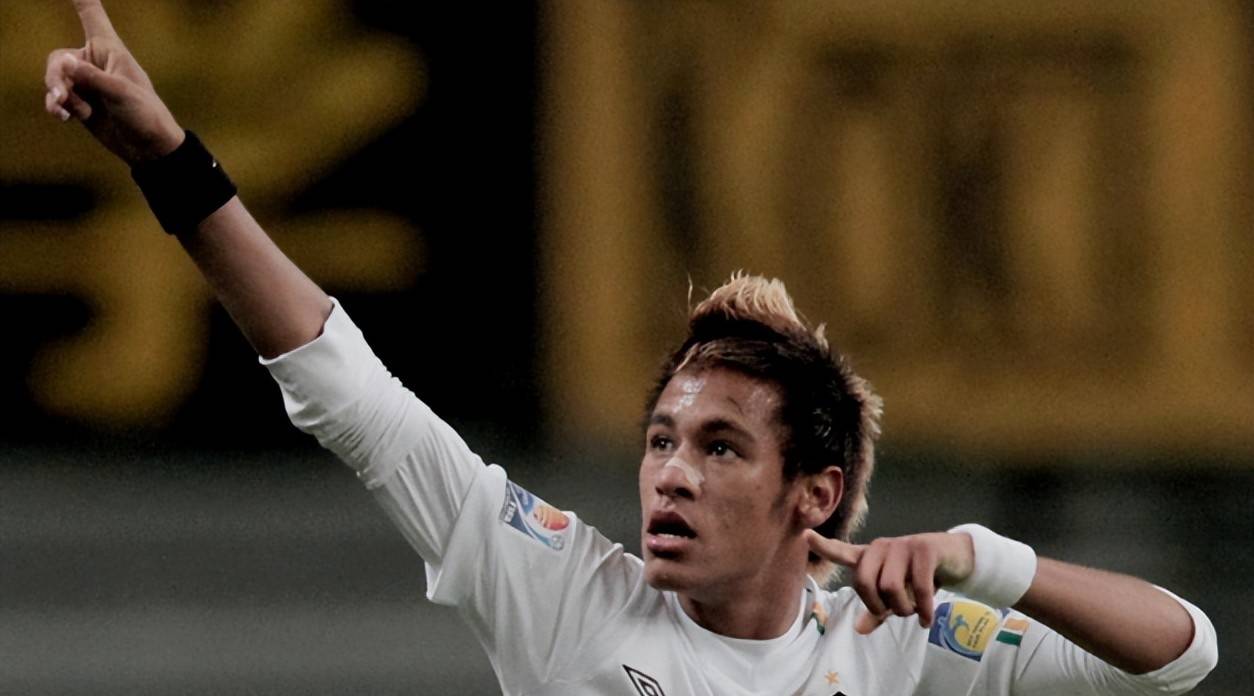 巴西传奇球员回归赛场,引发热议 巴西传奇球员回归赛场,引发热议