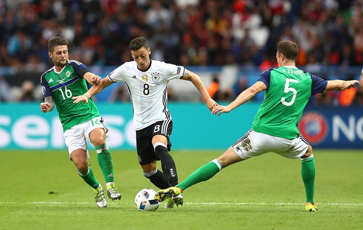 包含意大利惨遭北爱尔兰绝杀,欧预赛排名变幻莫测的词条 包含意大利惨遭北爱尔兰绝杀,欧预赛排名变幻莫测的词条