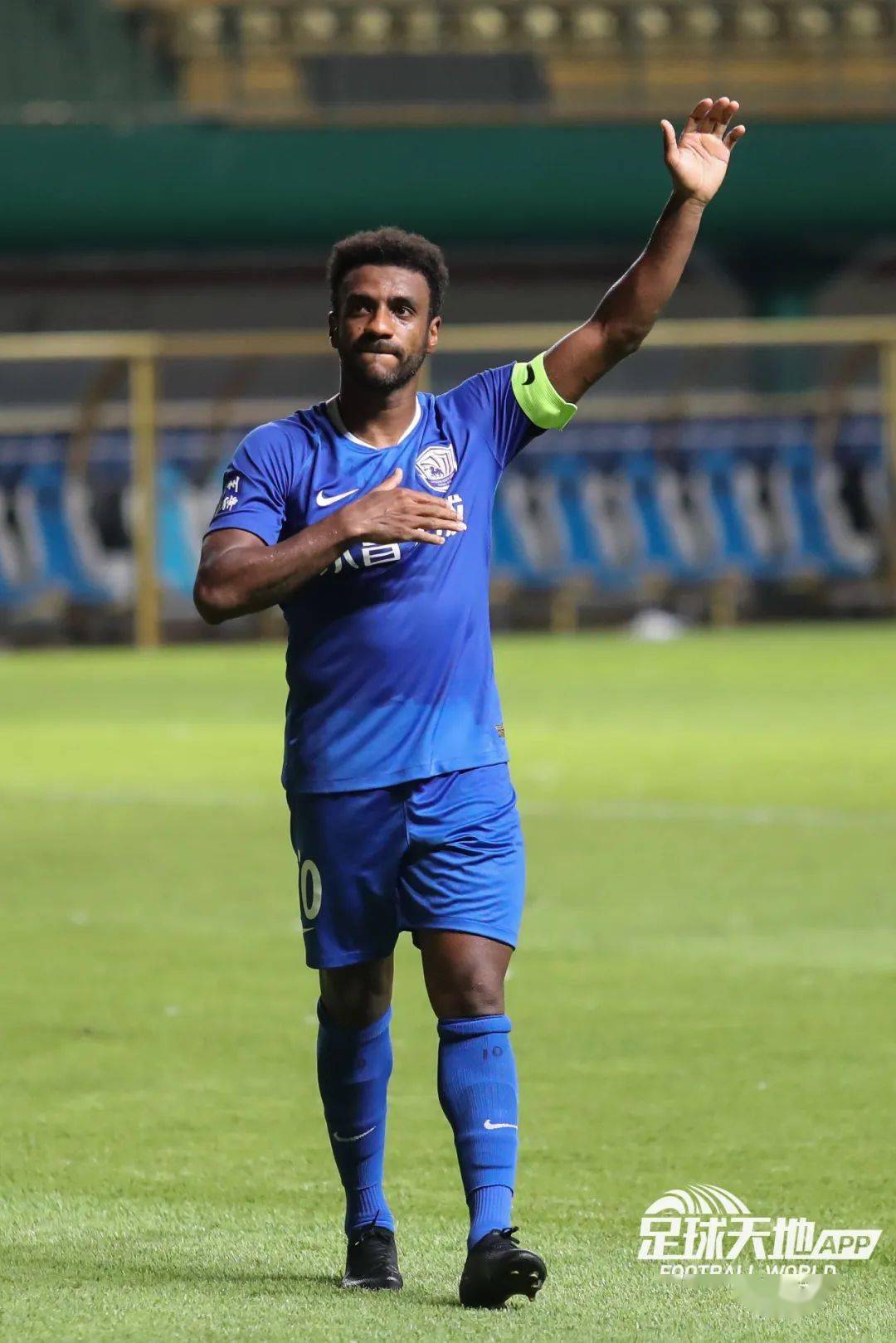 雄狮主场取得四连胜,继续领跑东部 雄狮主场取得四连胜,继续领跑东部