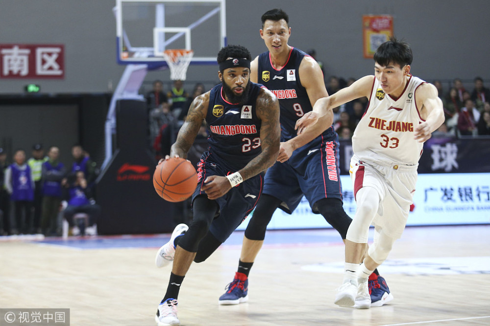 重庆篮球队惊险获胜暨赢得第一场