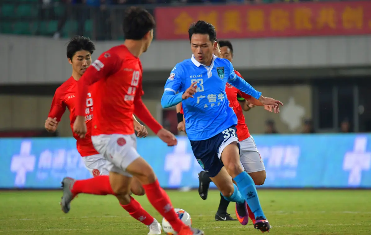 关于指挥官联赛表现出色，带队取得胜利的信息