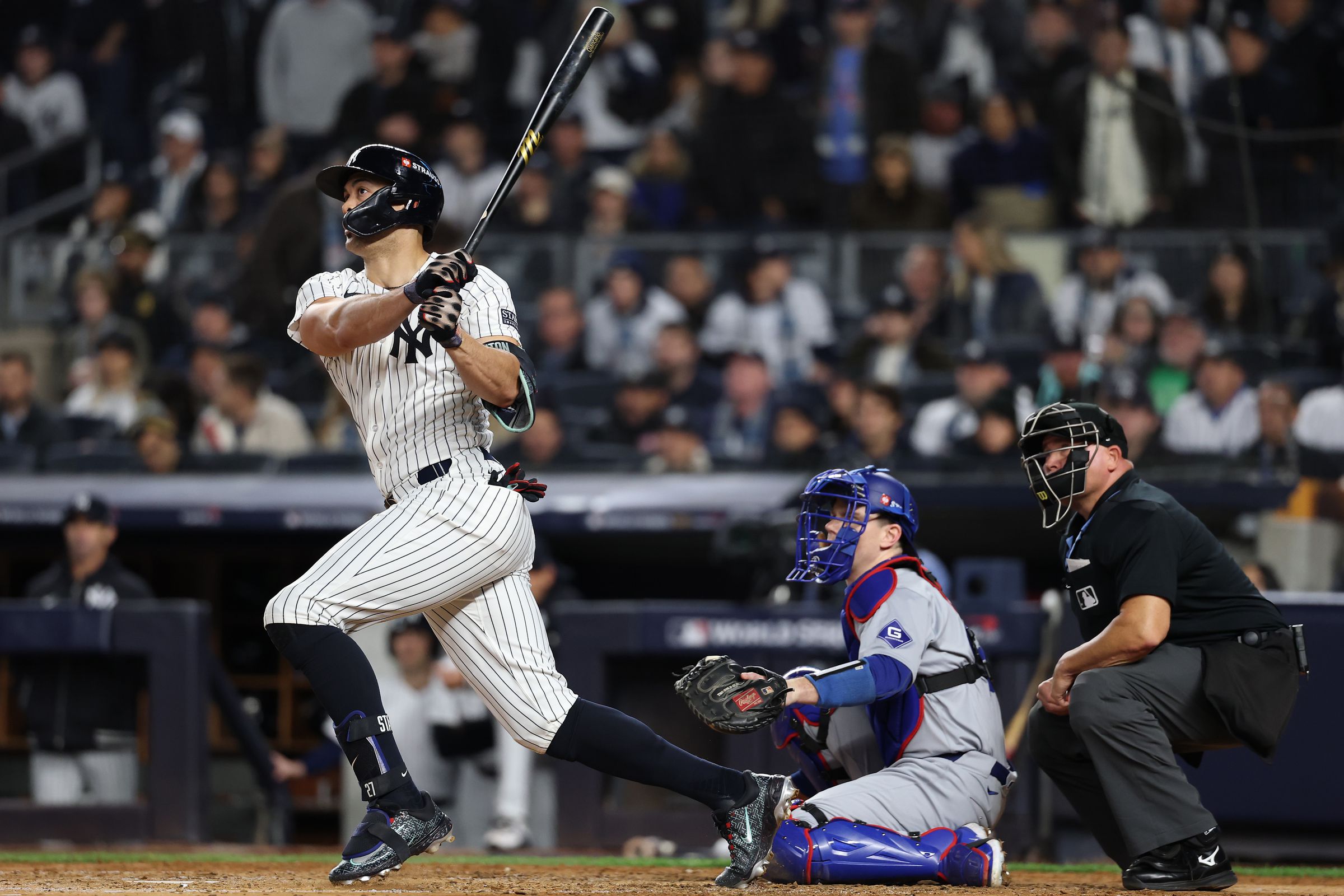 包含纽约对洛杉矶，欧预赛争夺激烈的词条